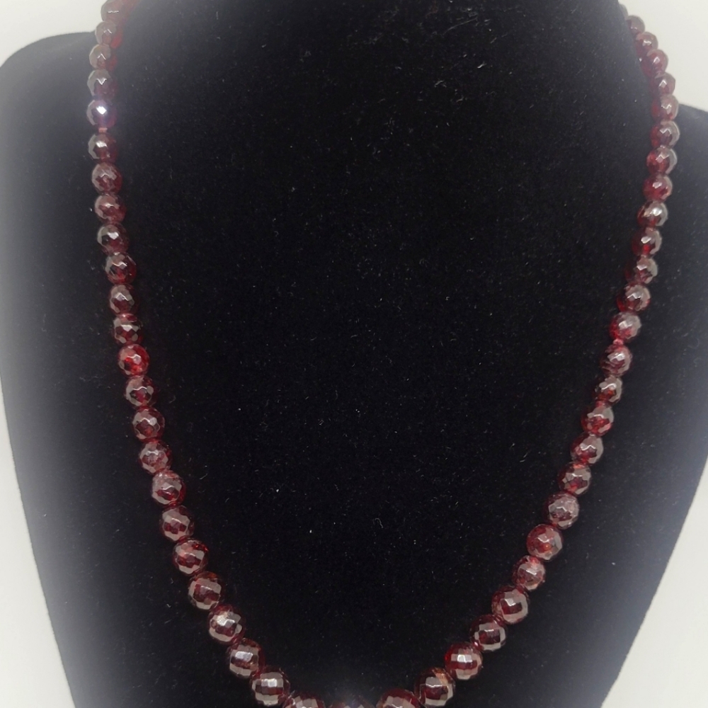 Classic Garnet Beaded Necklace